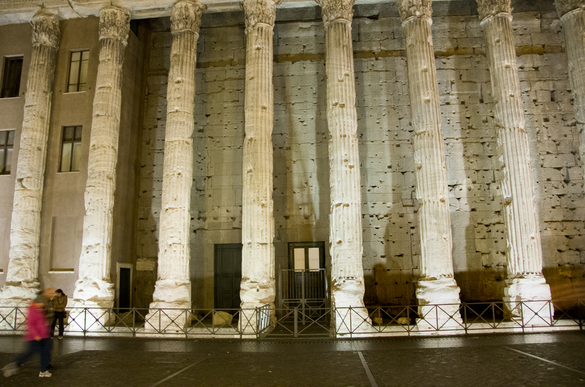 Tempio di Adriano (Temple of Hadrian)