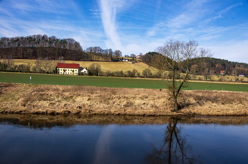 Coluntry Clouds and Contrails