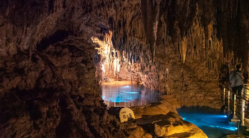 Blue Water pool in Gyokusendo Cave