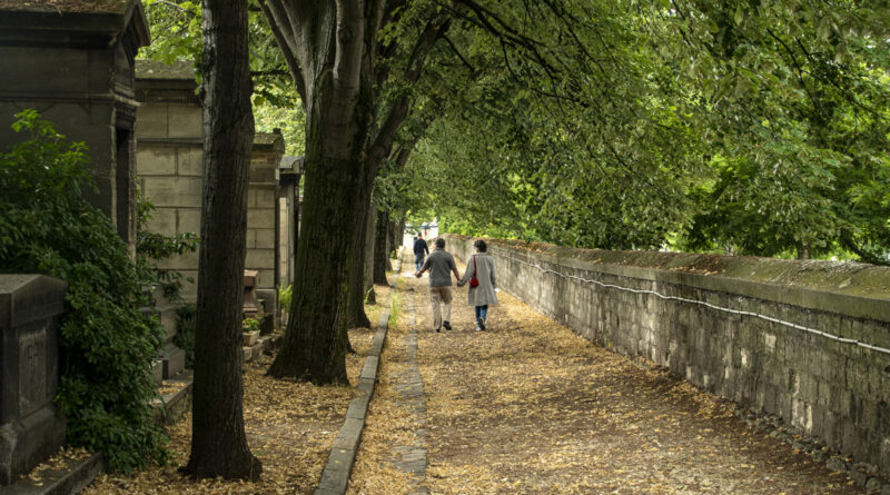 Strolling in Père-Lachaise cemetery