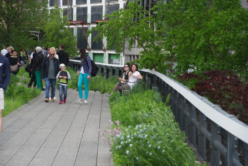 Thousands Stroll the High Line