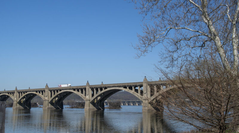Veterans Memorial bridge